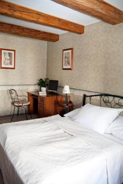 Hotel U Zlateho Lva Havlickuv Brod Room photo